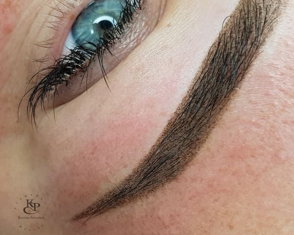 При перманентном макияже не удаляются свои волоски