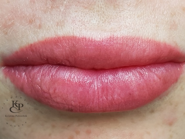 При красивой форме губ татуаж дает цвет и насыщенность