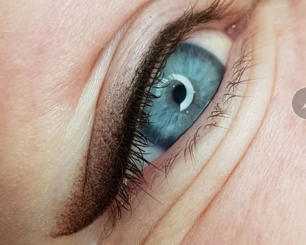 Стрелки с растушевкой с коричневыми тенями