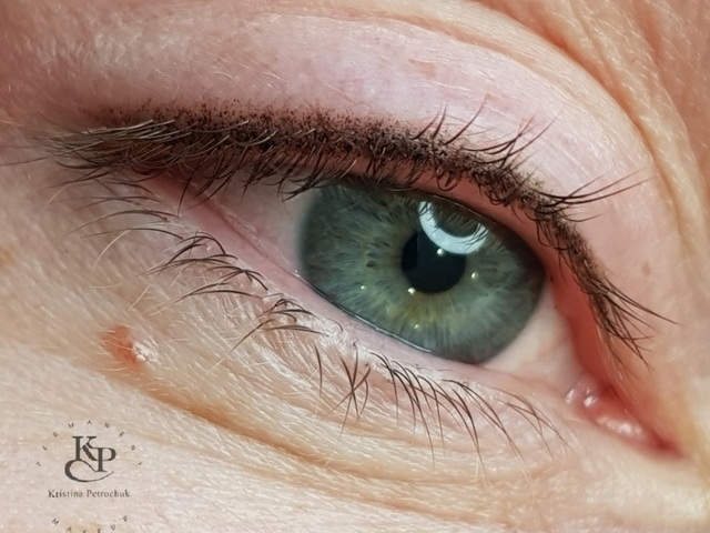 Заполнение межресничного пространства как и татуаж век делается не больно